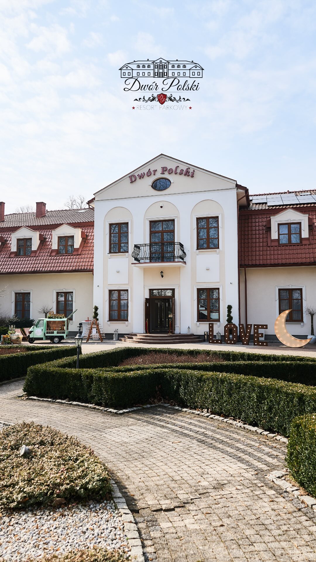 Właśnie tak było na Ślubnym Dniu Otwartym! 🤍
Do zobaczenia za rok ✨

@dworpolski 
@muchaevents 
@zimnickaweddingart 
@mietowyproseccovan 
@theonlyone_bridalshop 
@partymakerswedding 
@siostrzane_dekoracjee 
@love_and_neon 
@igarnitur 
@verso.kwartet 
@potworne.ciacha 

#weddingday #ślubnydzieńotwarty #inspiracjeslubne #weddingreels