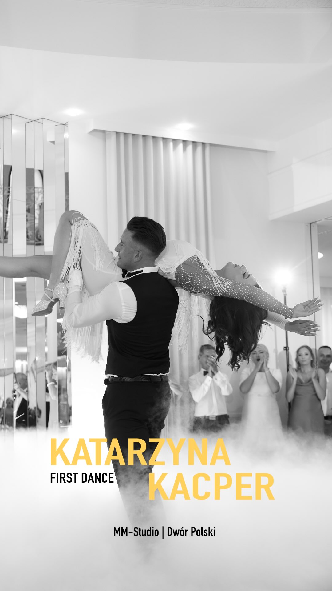 Zaczęli jak z romantycznego filmu…
A potem zaskoczyli wszystkich ✨

 @dworpolski 
@strejdance @m_paduch

#pierwszytaniec#firstdance#fotografiaslubna#weddingdancevideos