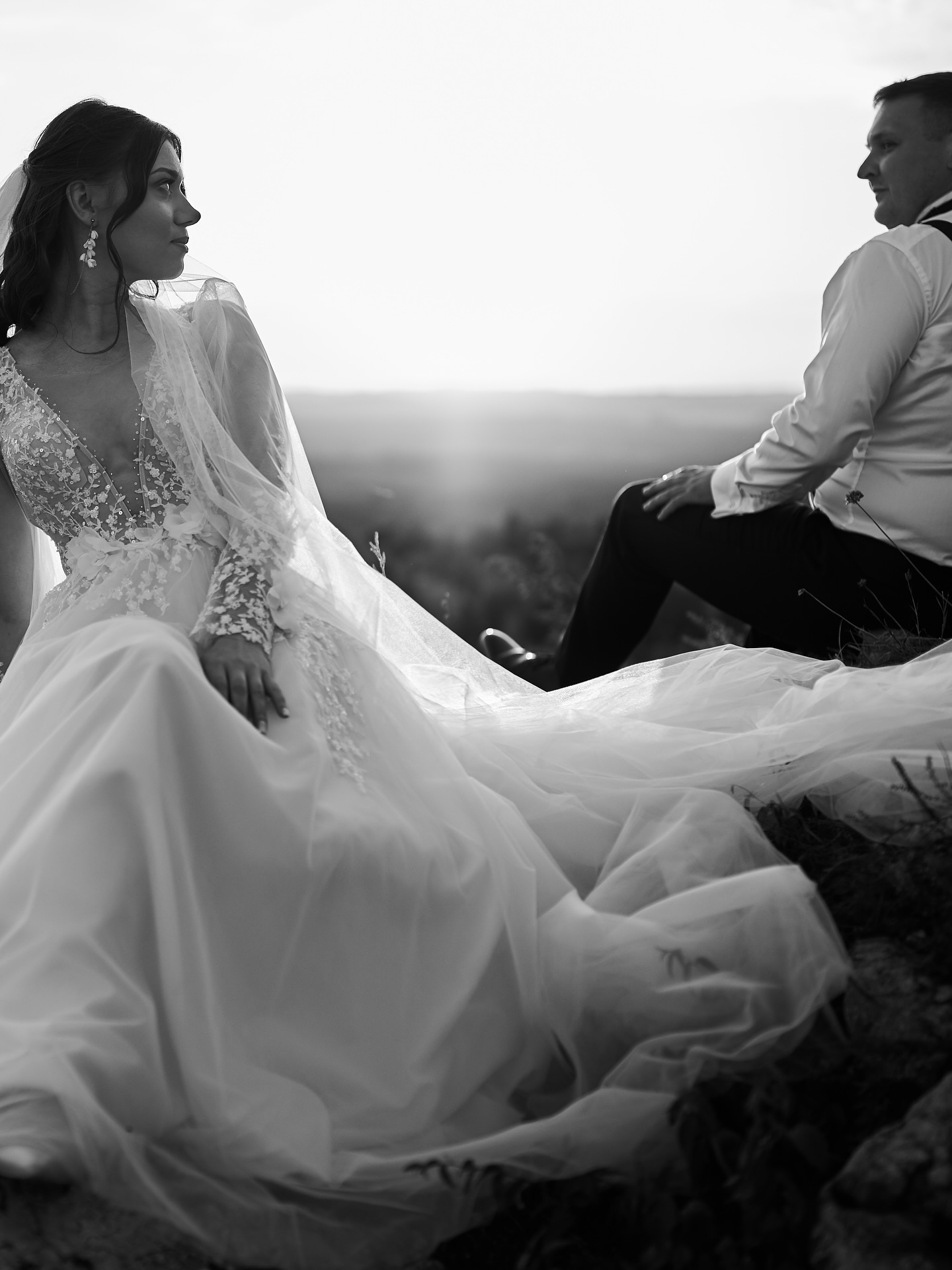 Miłość na wzgórzu 🤍

@dariaaadamczyk @daniel_stepien 

Sesja poślubna | Sesja w górach
#weddingphotos#weddinginspo