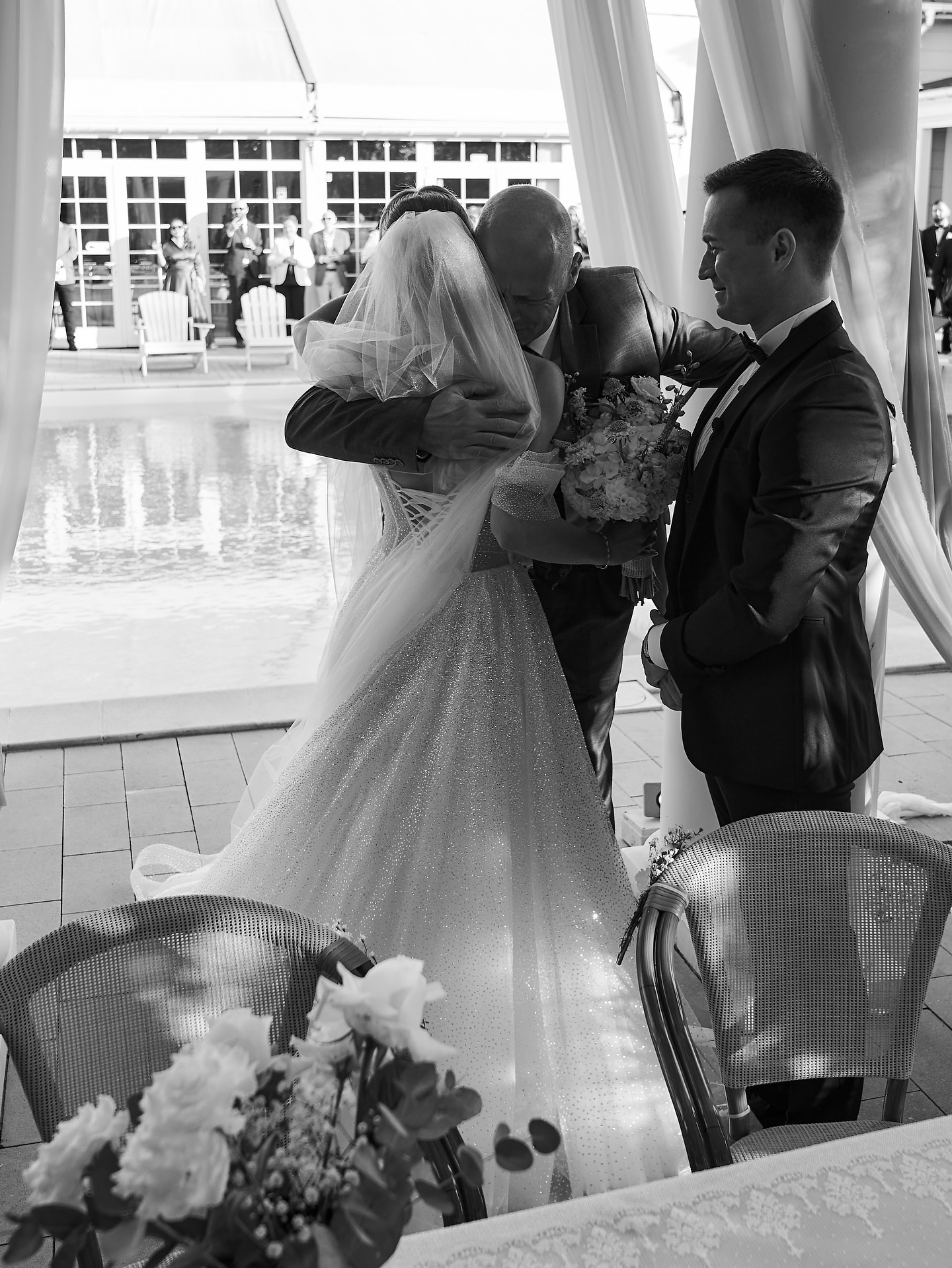 Ten moment trudno opisać słowami…
To ułamek sekundy, w której przeszłość spotyka się z przyszłością… uścisk pełen miłości i radości 🥰

📸 @mmstudiopl 

@mietowewzgorza 
@balbina_radzimierska @bunny_agency_warsaw 
@slubne_wariacje @imprezowyset @kar0_laa @oskar_3kk 

WEDDING MOMENTS | WZRUSZENIE | WEDDINGSTORY

#weddingvibes#weddingday#slub2025#fotografslubny#slubmarzen