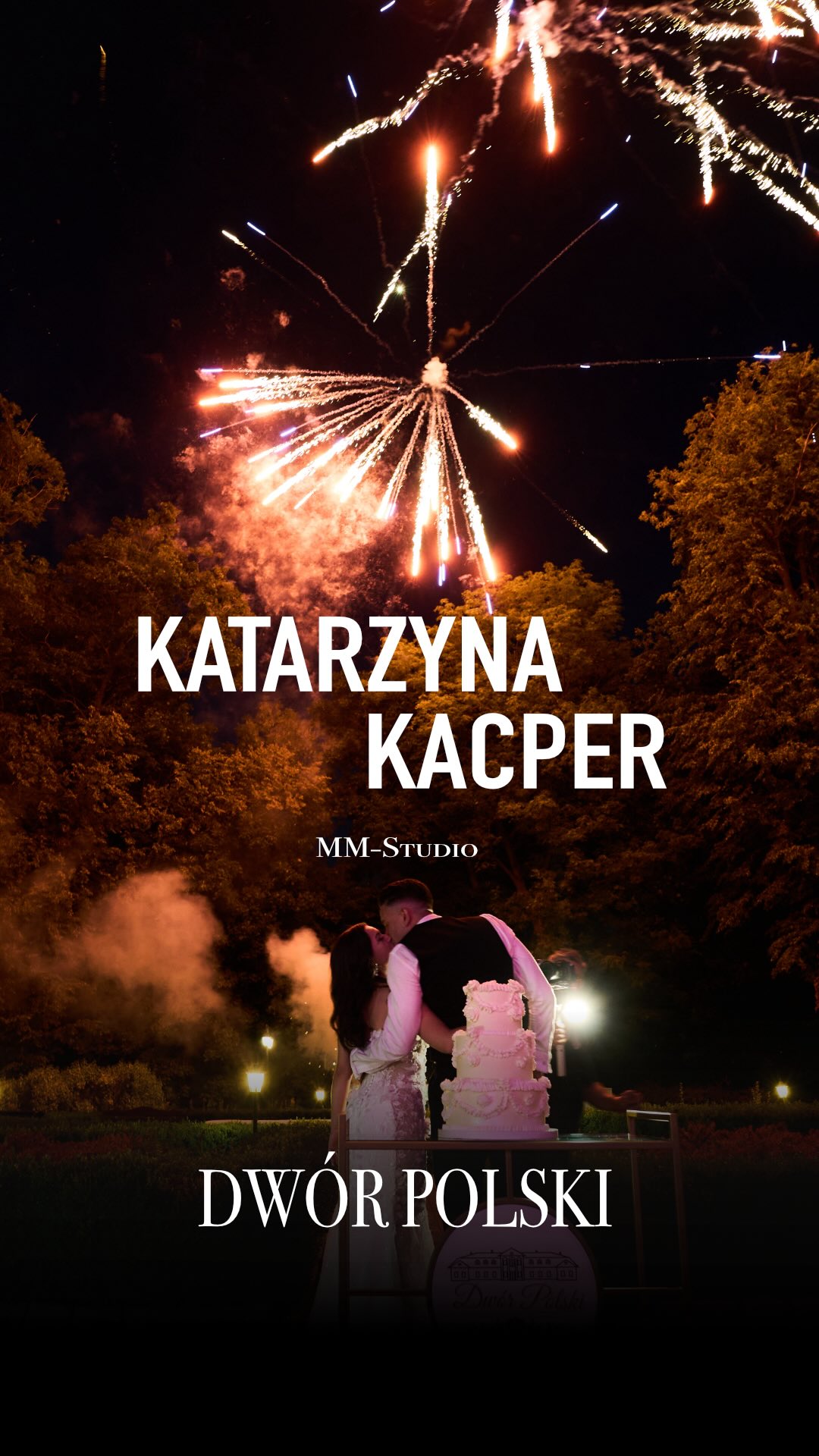 Niektórzy planują wesele. Katarzyna i Kacper zaplanowali trzęsienie ziemi, które zakończyło się płonącym horyzontem nad Dworem Polskim. Nie dziękujcie za dreszcze 🫢

Miejsce: @dworpolski 
Dekoracje: @cudneslubne.deko 
Foto/film: @mmstudiopl @zimnickaweddingart @rolkaolka_content 
Pierwszy taniec: @strejdance 
Garnitur: @igarnitur 
Suknia: @vanillasposa 

Zwiastun ślubny | Fotograf Warszawa

#weddingvibes#dworpolski#filmslubny#modernweddings#glamourwedding